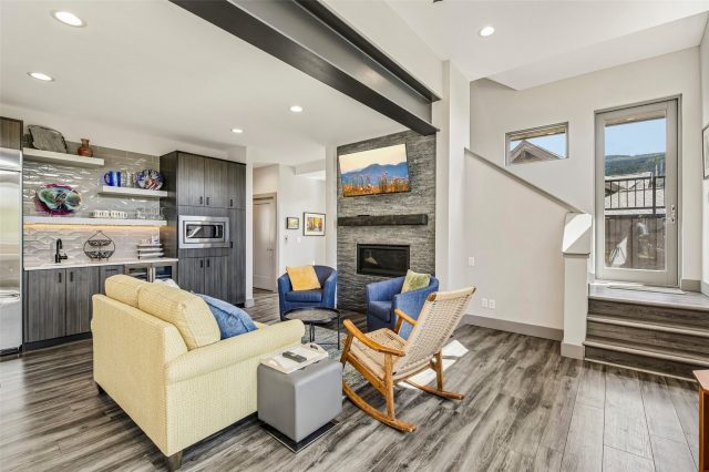 184 Caravelle Drive 20 photo 8