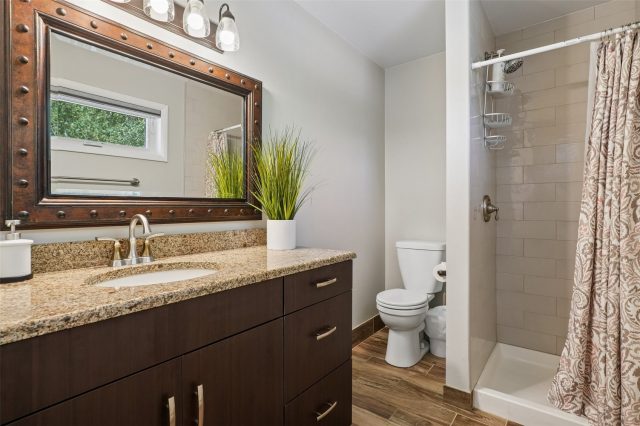309 Creekside Drive photo 17