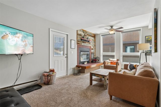 309 Creekside Drive photo 5