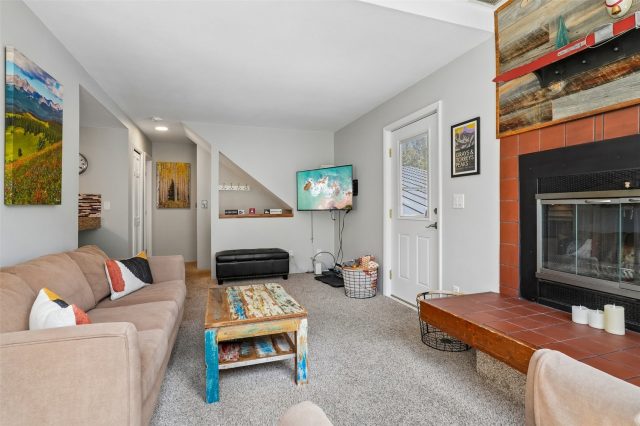 309 Creekside Drive photo 8