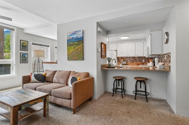 309 Creekside Drive photo 9