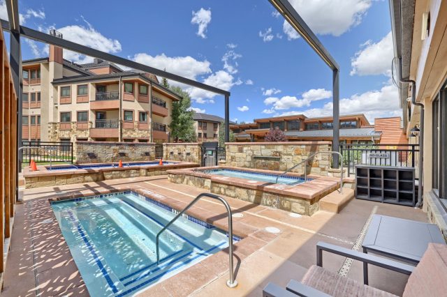 555 S Park Avenue 2205 photo 16