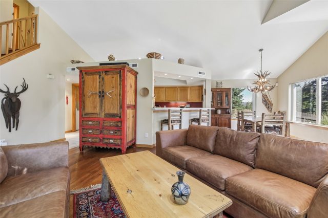 102 Blue Grouse Lane photo 3