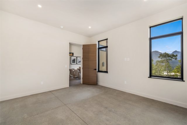 680 Lakeview Circle photo 34