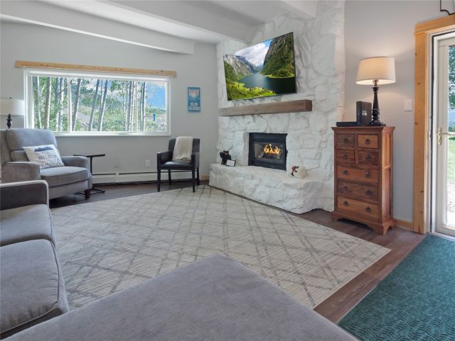 370 E La Bonte Street 101 photo 2