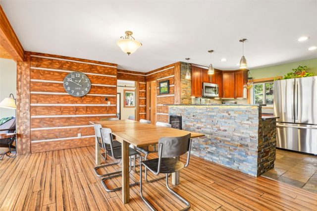 382 Hummingbird Circle photo 9