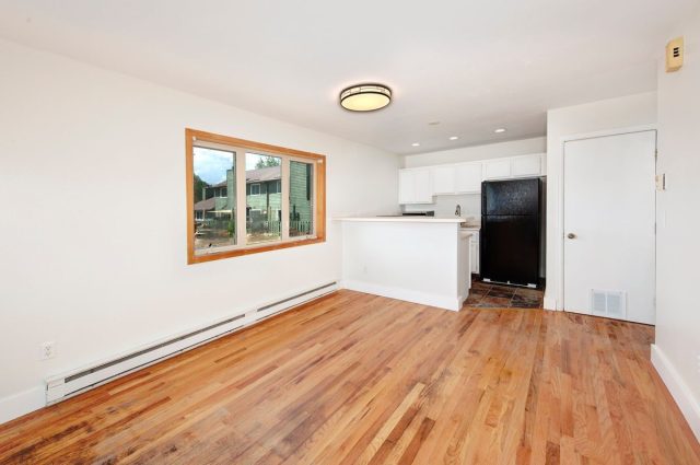 258 Cove Boulevard 11 photo 4