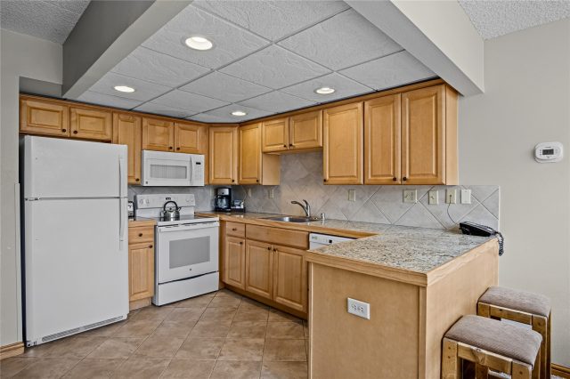 631 Village Road 38420 photo 10