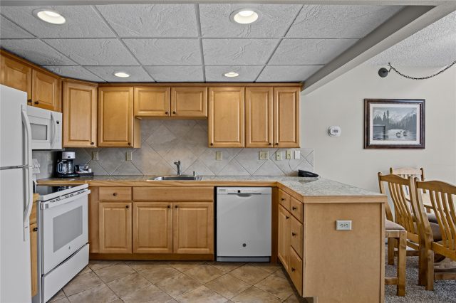 631 Village Road 38420 photo 11