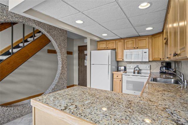 631 Village Road 38420 photo 13