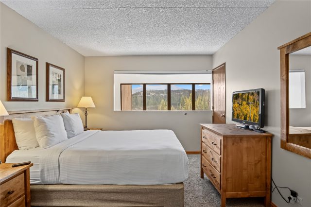 631 Village Road 38420 photo 15