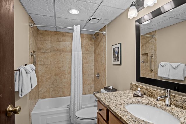 631 Village Road 38420 photo 24