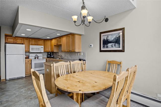 631 Village Road 38420 photo 7