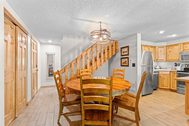 405 Four Oclock Road F photo 11