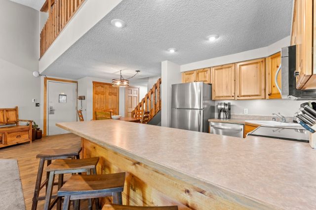 405 Four Oclock Road F photo 12