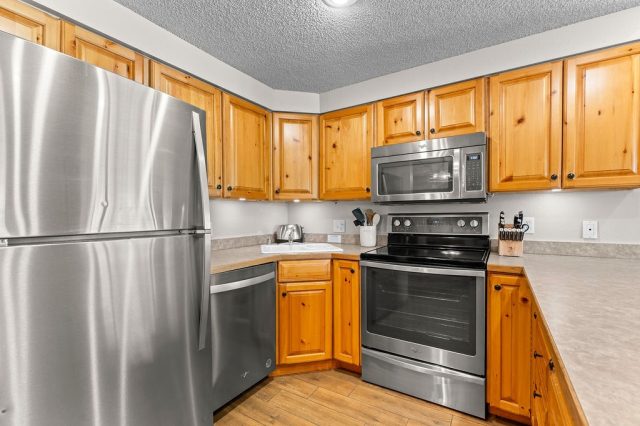 405 Four Oclock Road F photo 13