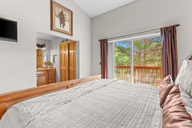 405 Four Oclock Road F photo 21