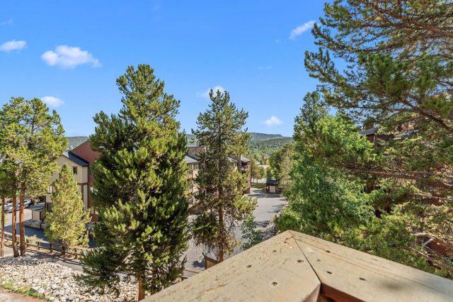 405 Four Oclock Road F photo 23