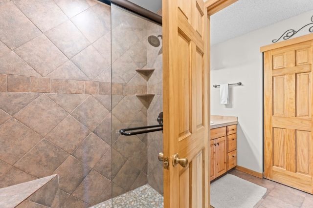 405 Four Oclock Road F photo 26