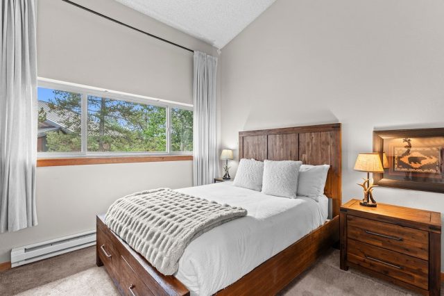 405 Four Oclock Road F photo 28
