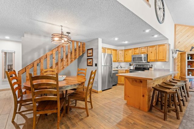 405 Four Oclock Road F photo 2