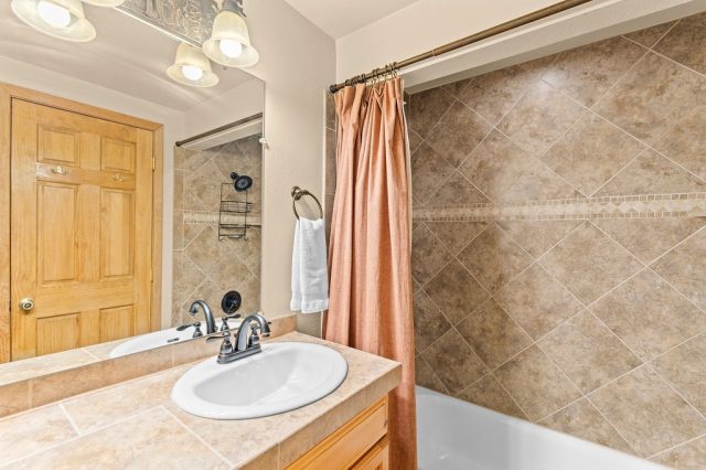 405 Four Oclock Road F photo 30