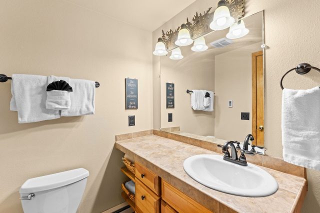 405 Four Oclock Road F photo 31