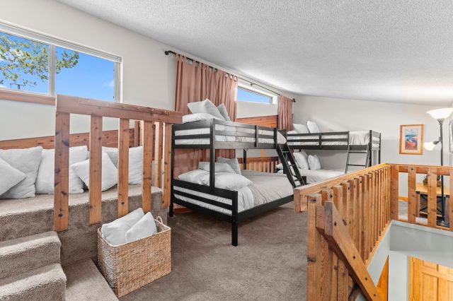 405 Four Oclock Road F photo 32