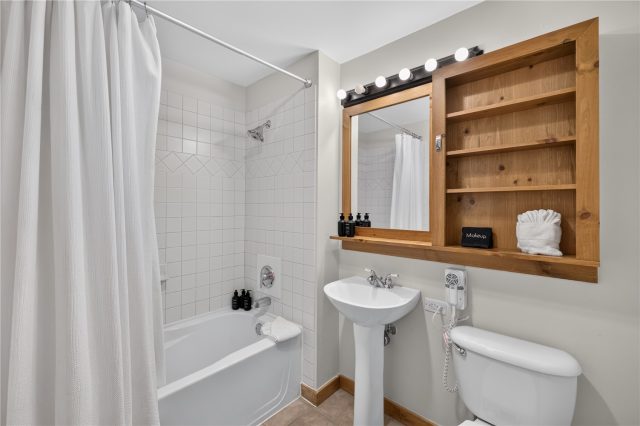 100 Dercum Square 8388 photo 7