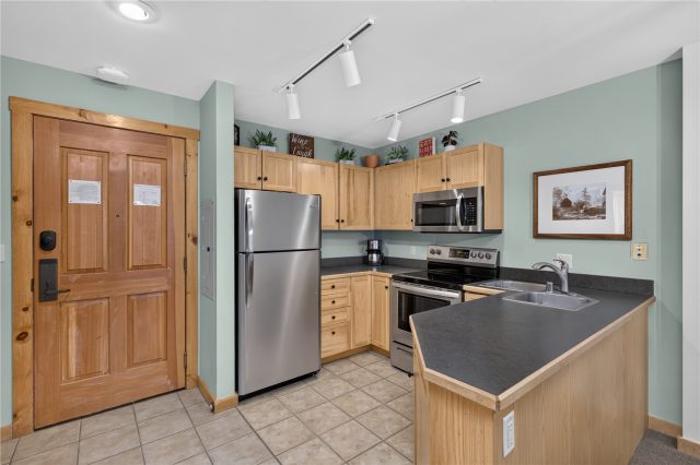 100 Dercum Square 8388 photo 9