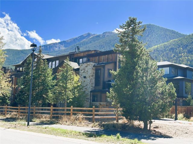 Townhome in Middle Of 5th Residences, Frisco, CO (MLS S1071409)