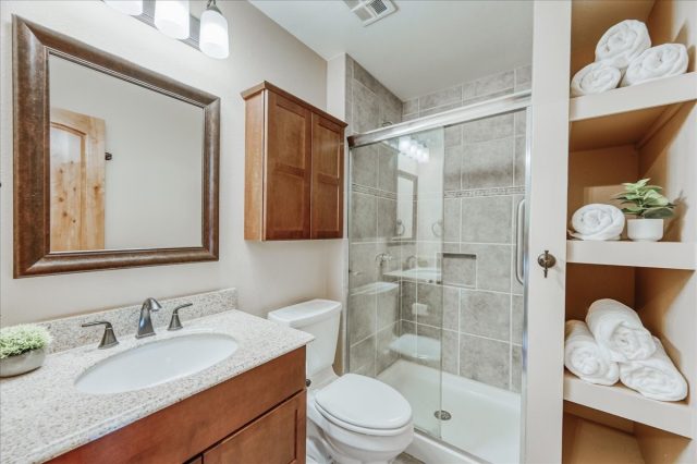 76 Cove Boulevard E12 photo 23