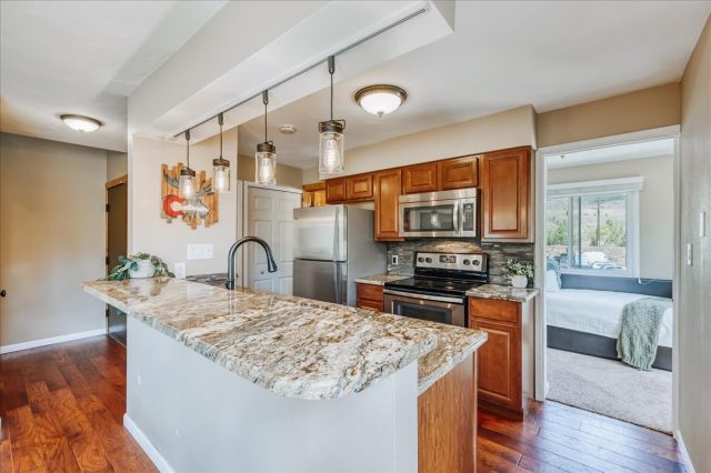 76 Cove Boulevard E12 photo 6