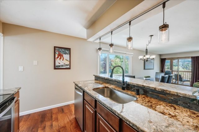 76 Cove Boulevard E12 photo 7