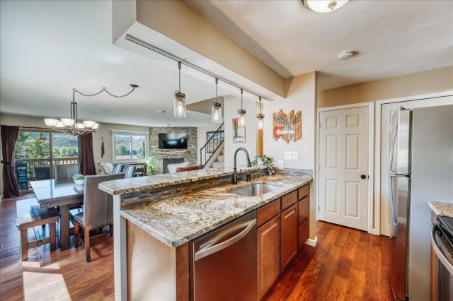76 Cove Boulevard E12 photo 8