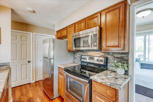 76 Cove Boulevard E12 photo 9