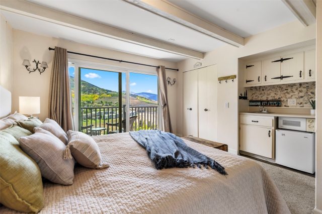 340 E La Bonte Street 33 photo 13
