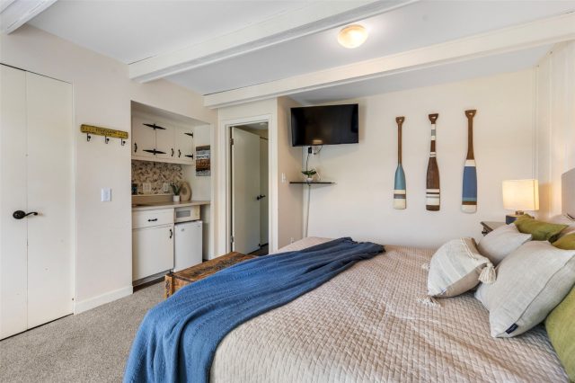 340 E La Bonte Street 33 photo 15
