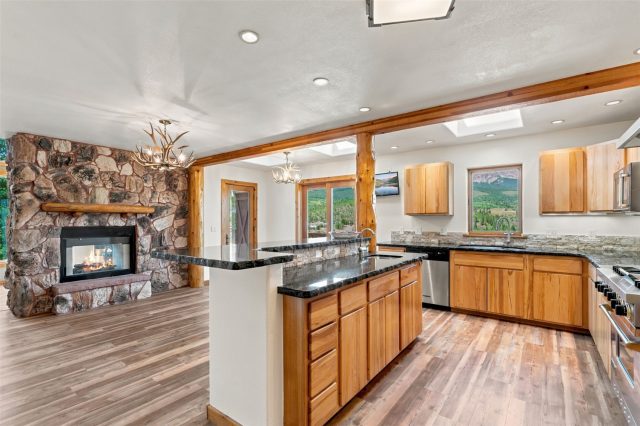 231 Fairview Boulevard photo 3