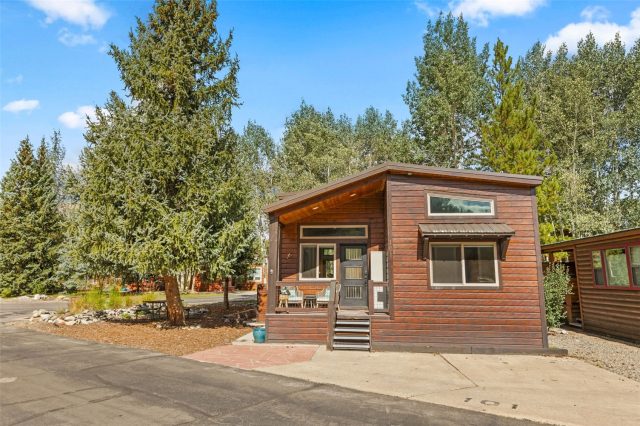 85 Revett Drive 101 photo 37
