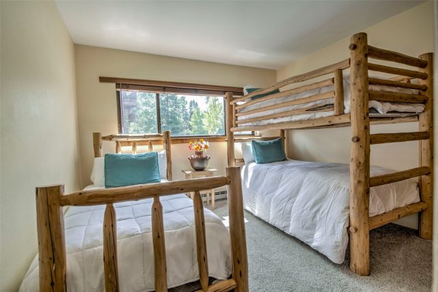 405 Four Oclock Road B photo 21