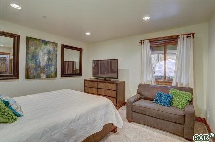 703 Meadow Creek Dr photo 22