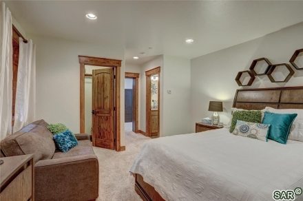 703 Meadow Creek Dr photo 23