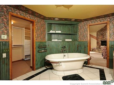 224 Tarnwood Drive photo 14