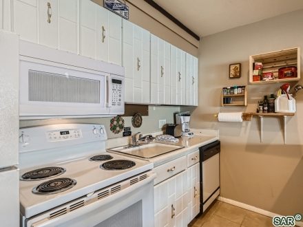 401 W La Bonte St photo 12