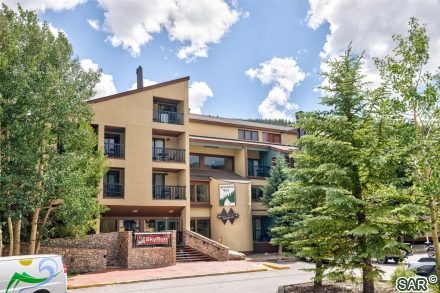 Condo in Foxpine Inn Condo, Copper Mountain, CO — photo 2 (MLS S374152)