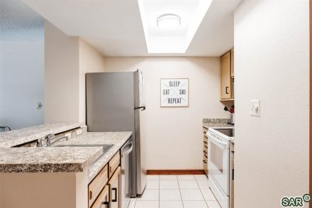 Condo in Foxpine Inn Condo, Copper Mountain, CO — photo 4 (MLS S374152)