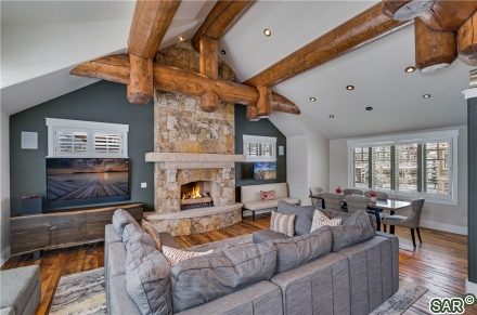 21 Regent Dr photo 2
