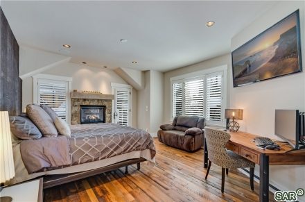 21 Regent Dr photo 5