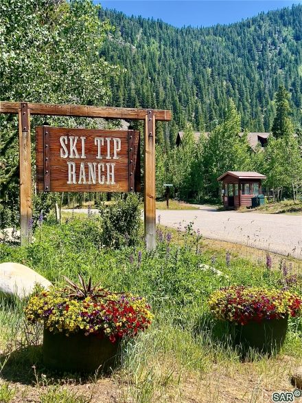 Townhome in Ski Tip Ranch Condominiums, Keystone — photo 4 Townhome in Ski Tip Ranch Condominiums, Keystone, CO — photo 4 (MLS S374815)